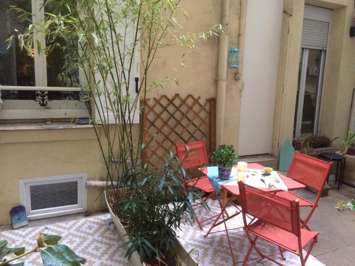 Studio "Maryline" Sejours Parisiens Abordables - Rez De Chaussee Sur Beau Patio Ombrage- Accessible Handcaps - Grand Canape-Lit Clic Clac 2 Places - Cuisine Equipee - Salle De Bains - 5 Minutes Du Metro Brochant Ligne 13,Bus 74 Et 31 Exterior photo