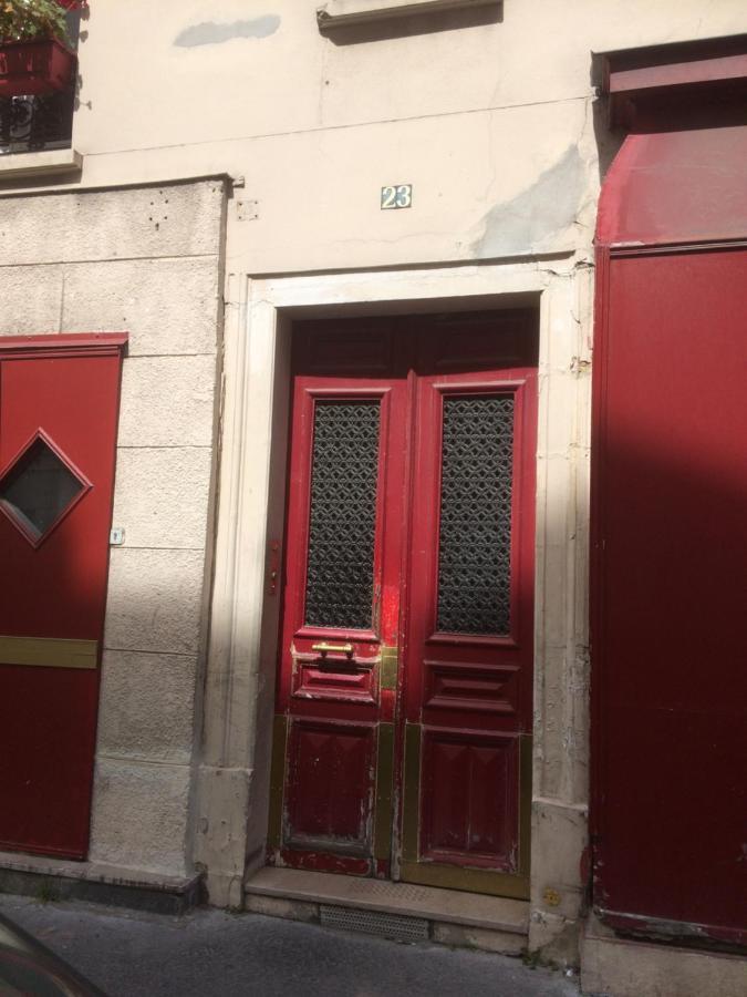 Studio "Maryline" Sejours Parisiens Abordables - Rez De Chaussee Sur Beau Patio Ombrage- Accessible Handcaps - Grand Canape-Lit Clic Clac 2 Places - Cuisine Equipee - Salle De Bains - 5 Minutes Du Metro Brochant Ligne 13,Bus 74 Et 31 Exterior photo