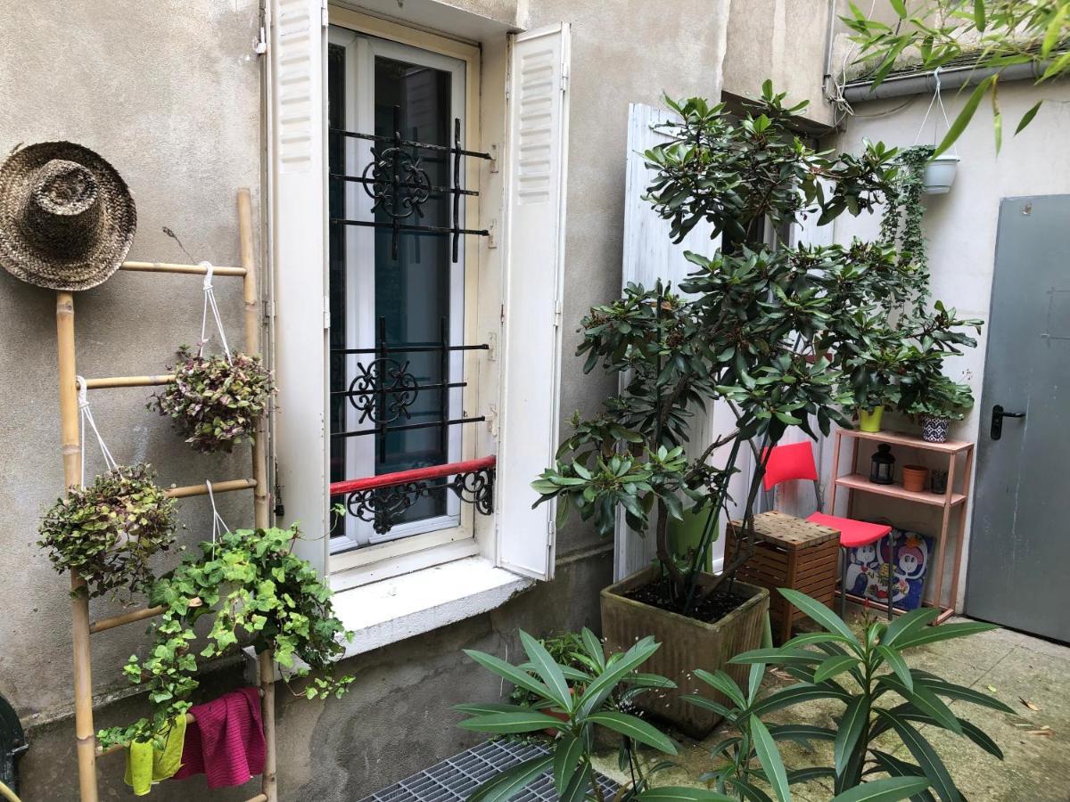 Studio "Maryline" Sejours Parisiens Abordables - Rez De Chaussee Sur Beau Patio Ombrage- Accessible Handcaps - Grand Canape-Lit Clic Clac 2 Places - Cuisine Equipee - Salle De Bains - 5 Minutes Du Metro Brochant Ligne 13,Bus 74 Et 31 Exterior photo