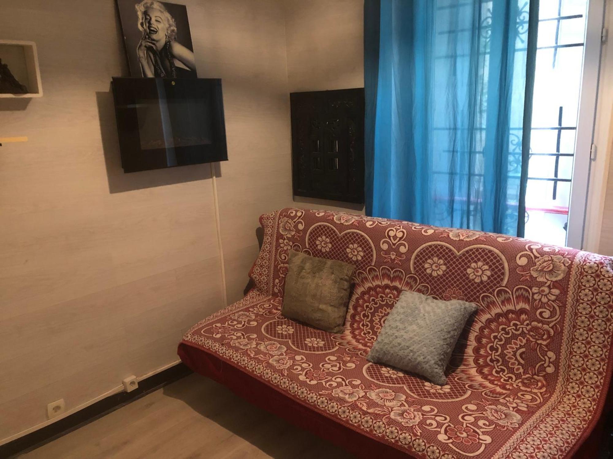 Studio "Maryline" Sejours Parisiens Abordables - Rez De Chaussee Sur Beau Patio Ombrage- Accessible Handcaps - Grand Canape-Lit Clic Clac 2 Places - Cuisine Equipee - Salle De Bains - 5 Minutes Du Metro Brochant Ligne 13,Bus 74 Et 31 Exterior photo
