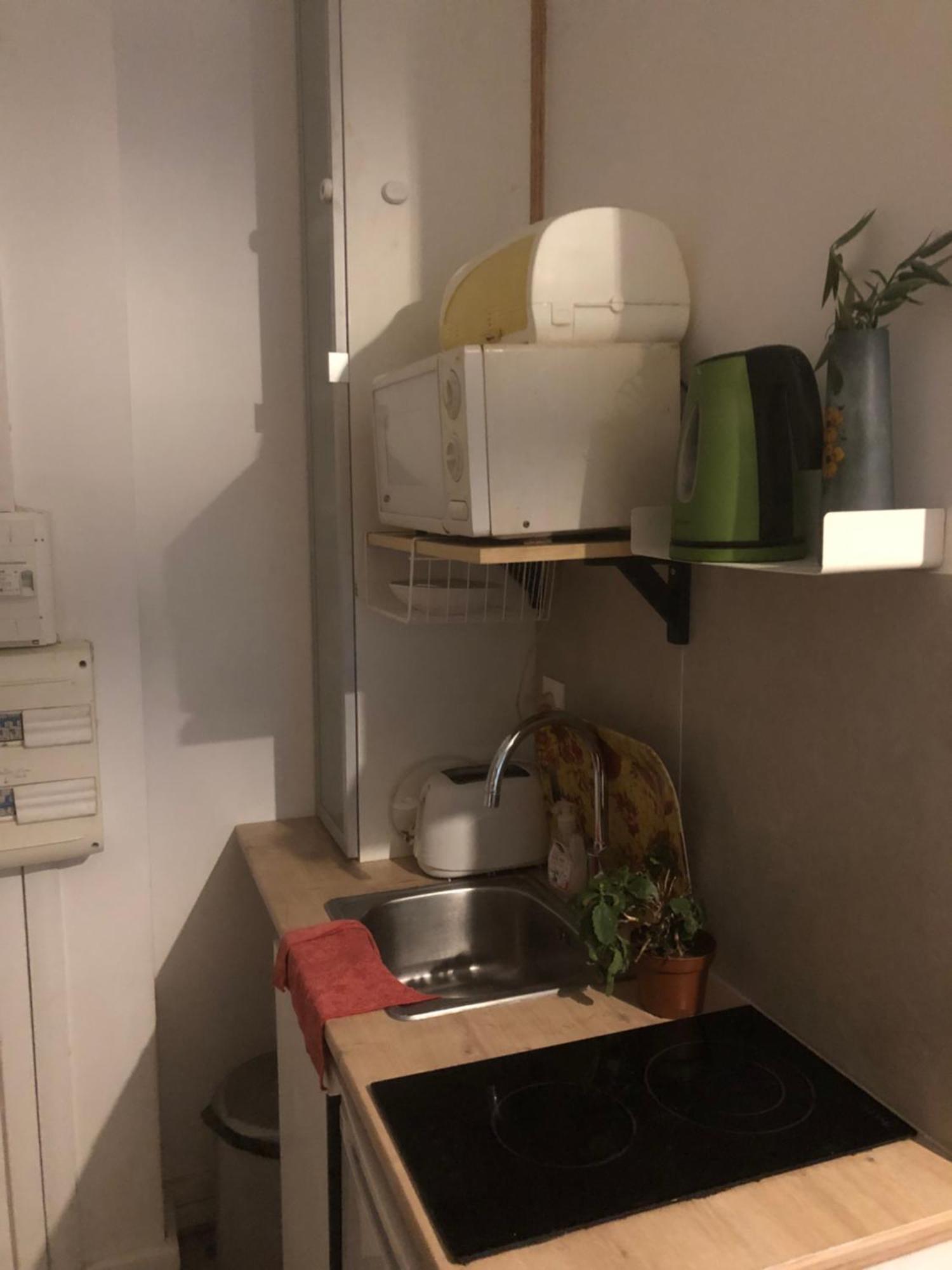 Studio "Maryline" Sejours Parisiens Abordables - Rez De Chaussee Sur Beau Patio Ombrage- Accessible Handcaps - Grand Canape-Lit Clic Clac 2 Places - Cuisine Equipee - Salle De Bains - 5 Minutes Du Metro Brochant Ligne 13,Bus 74 Et 31 Exterior photo